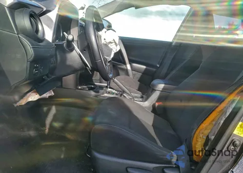 2016 Toyota Rav4 Xle z USA, uszkodzony, nr VIN JTMRFREV6GJ094646